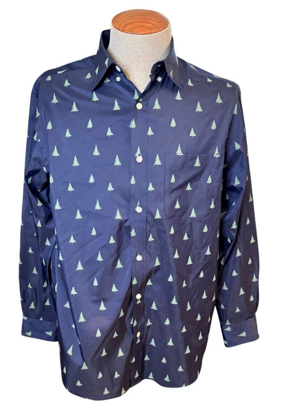 Roundtree & Yorke TravelSmart Christmas Tree Button Front Shirt Medium Holidays